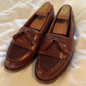 Mens AE shoes with trees